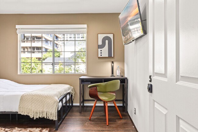 Building Photo - 10777 Ashton Ave