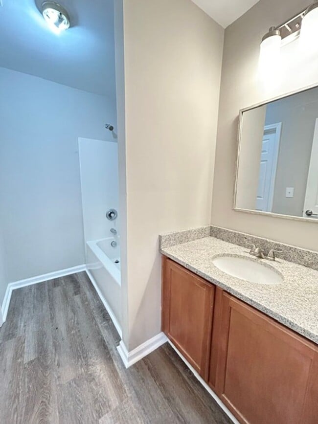 Building Photo - UPDATED 4 BEDROOM HOME IN LEXINGTON'S SPRING KNOLL