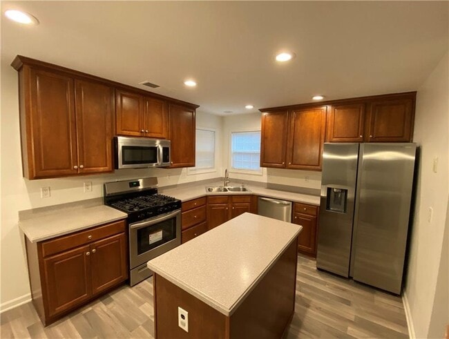 Building Photo - 1551 Park Knoll Trail NE