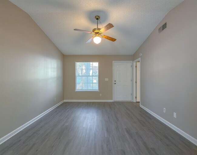 Building Photo - 2415 Talco Hills Dr