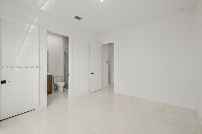 Building Photo - 12865 Wingspan Ct
