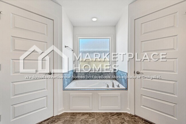 Building Photo - 375 Canada Dr