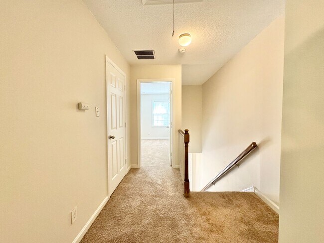 Building Photo - 2 Bedroom Townhome in NW Greensboro near parks and Greenway