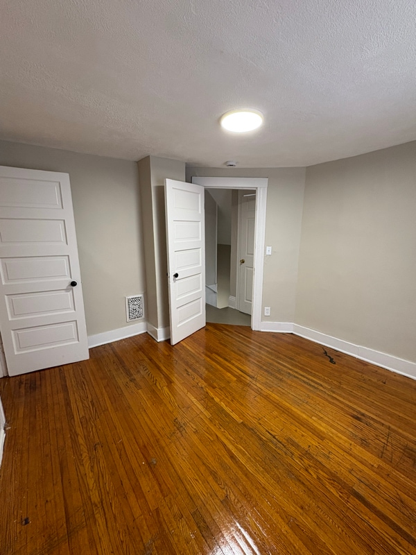 Building Photo - 146 Roycroft Dr