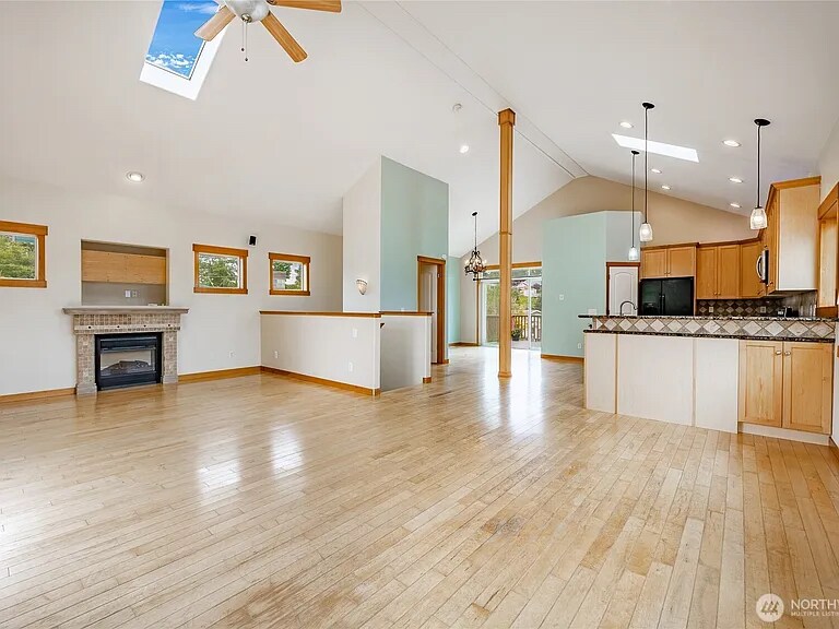 Building Photo - 4824 Willow Dr