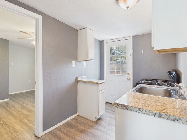 Building Photo - 2718 Duncan Dr