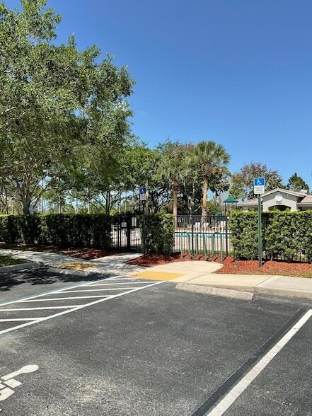 Building Photo - 5269 SE Jennings Ln