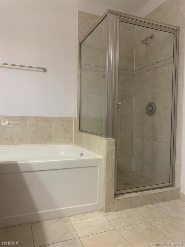 Building Photo - 3 br, 2.5 bath Townhome - 12430 SW 50th St...