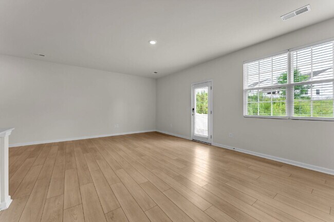 Building Photo - Stylish 3BR/2.5BA Craftsman Townhome with Modern Finishes in Pendleton! $1,700/mo rent