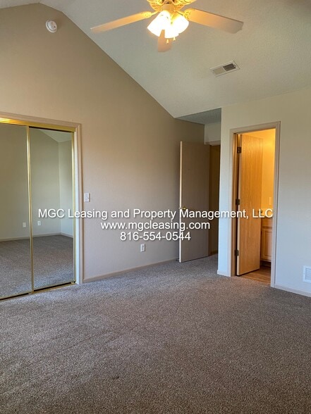 Building Photo - 910 Garden Dr