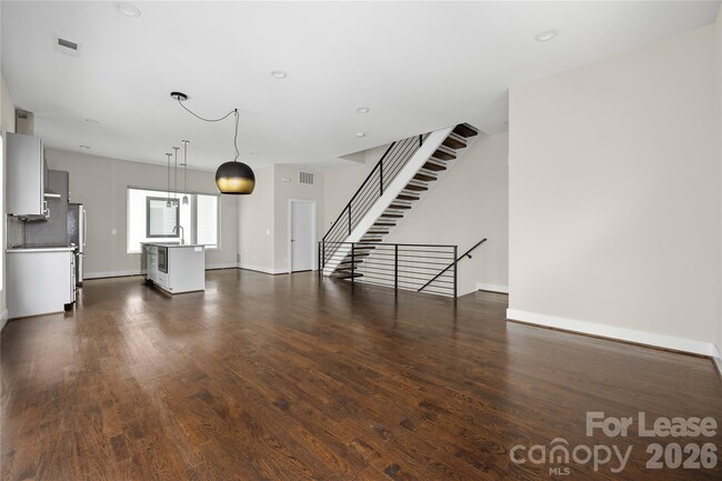 Building Photo - 1008 Westbrook Dr