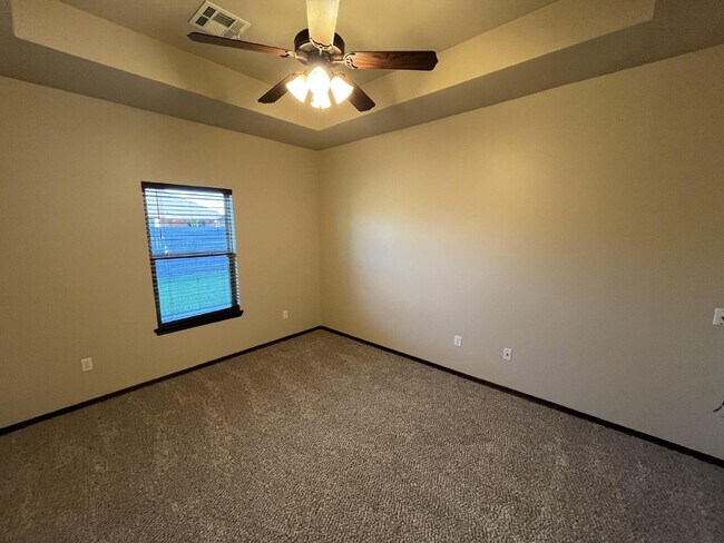 Building Photo - "Charming 3-Bedroom Home with 2 Full Baths...