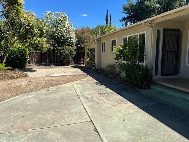Building Photo - Los Gatos Living Just Minutes from Downtown & New Whole Foods
