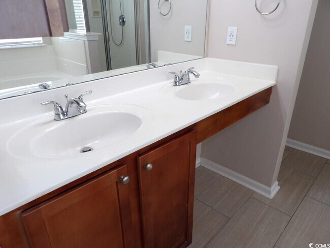 Building Photo - 188 Devonbrook Pl