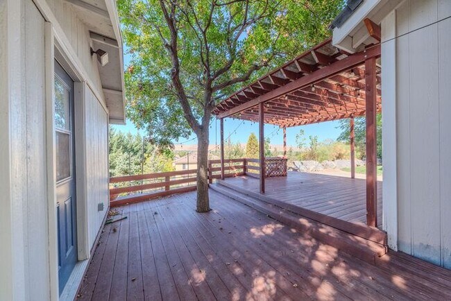 Building Photo - Welcome to this STUNNING 4-bedroom, 2.5-ba...