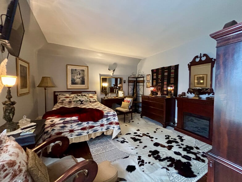 Building Photo - 425 S Washington St