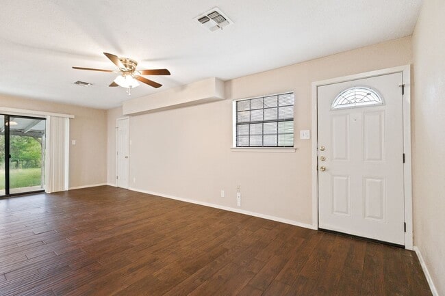 Building Photo - 9423 Aqua Dr