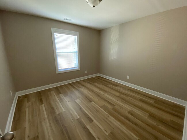 Building Photo - newly updated SFH with no carpet
