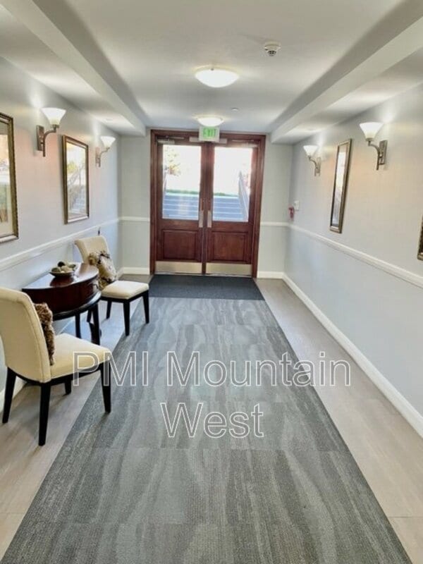 Building Photo - 88 S 900 E
