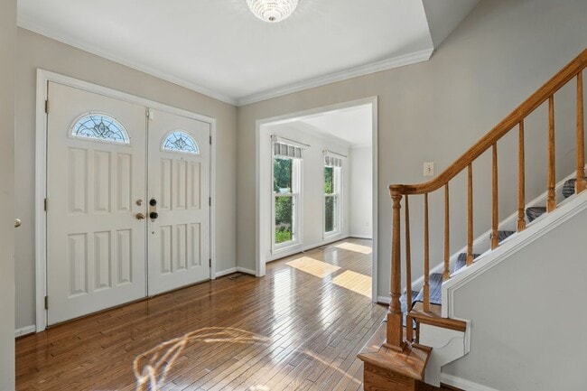 Building Photo - 14720 Peachwood Dr