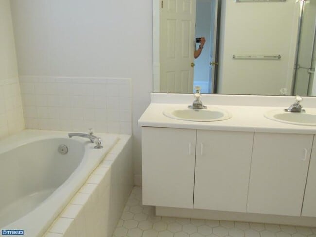 Building Photo - 808 Pebble Creek Ct