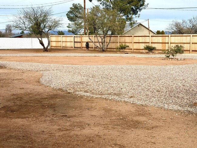 Building Photo - Fully Fenced Gorgeous Acre Property