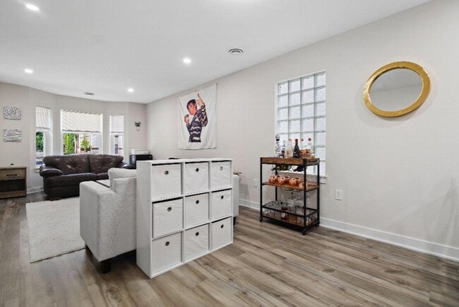 Building Photo - 1709 W State St