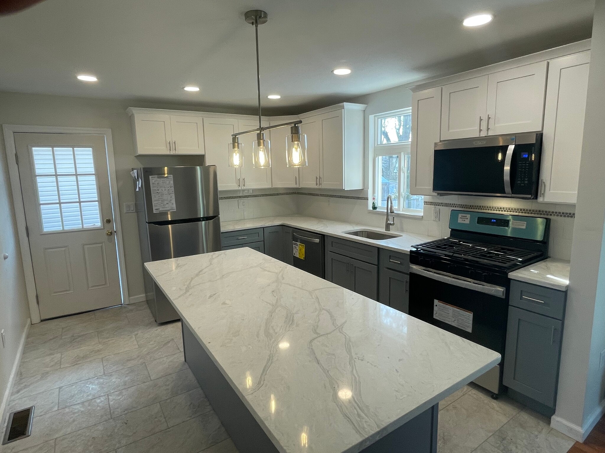 New Island Kitchen - 576 John St