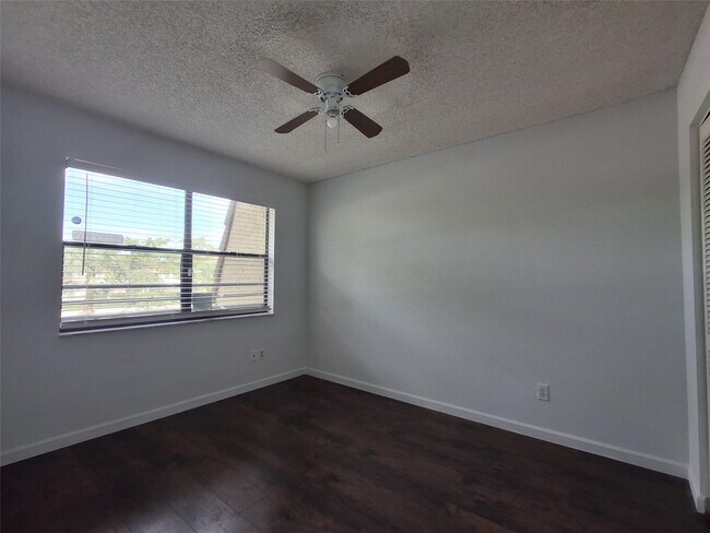 Building Photo - 11122 Royal Palm Blvd