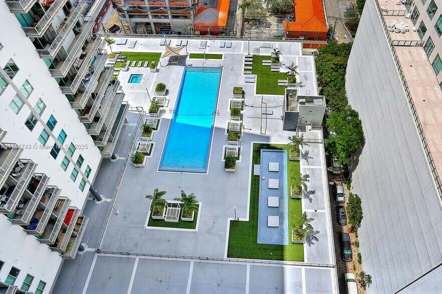 Building Photo - 690 SW 1st Ct