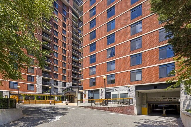 Building Photo - 700 1st St