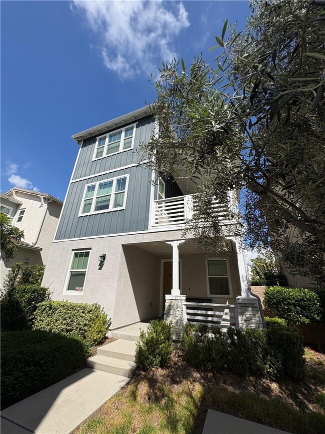 Building Photo - 8 Vista Ct