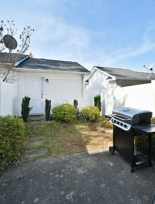 Building Photo - 8643 Beaver Creek Dr