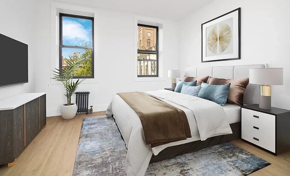 Building Photo - 207 E 4th St