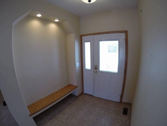 Building Photo - 808 Medary Ave S