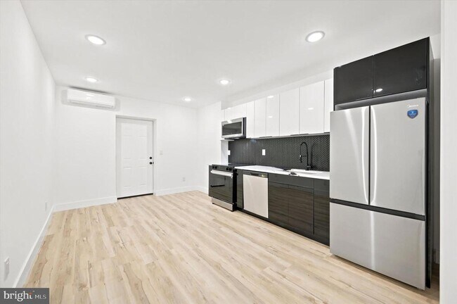 Building Photo - 5510 Matthews St