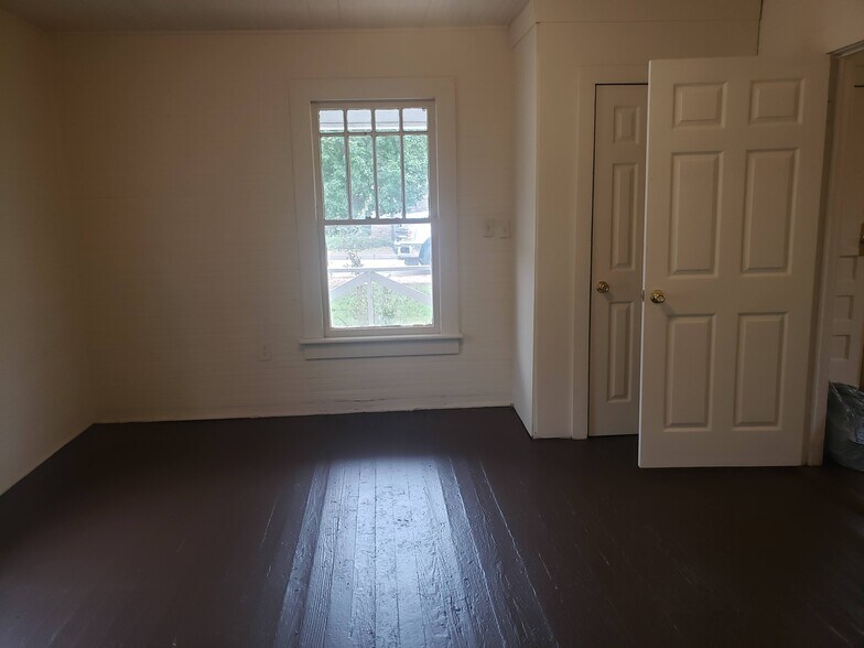 Building Photo - 16 Lindberg Ave