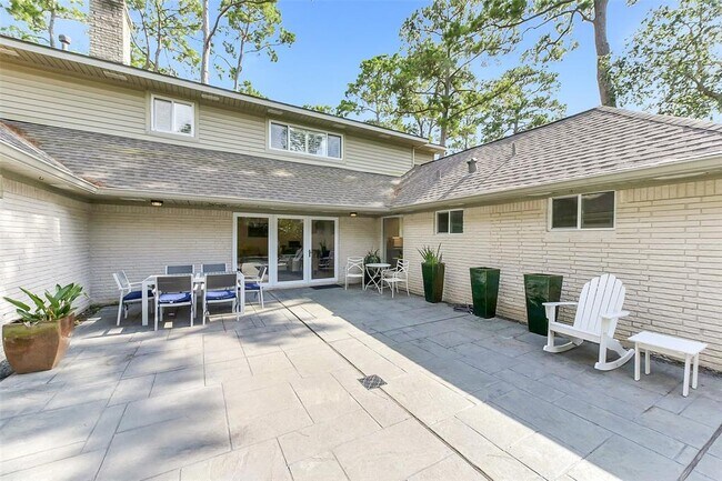 Building Photo - 12326 Old Oaks Dr