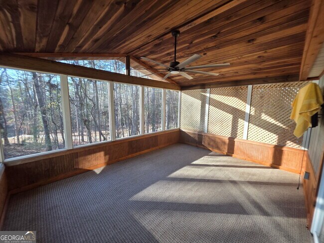 Building Photo - 2832 N Holcomb Dr