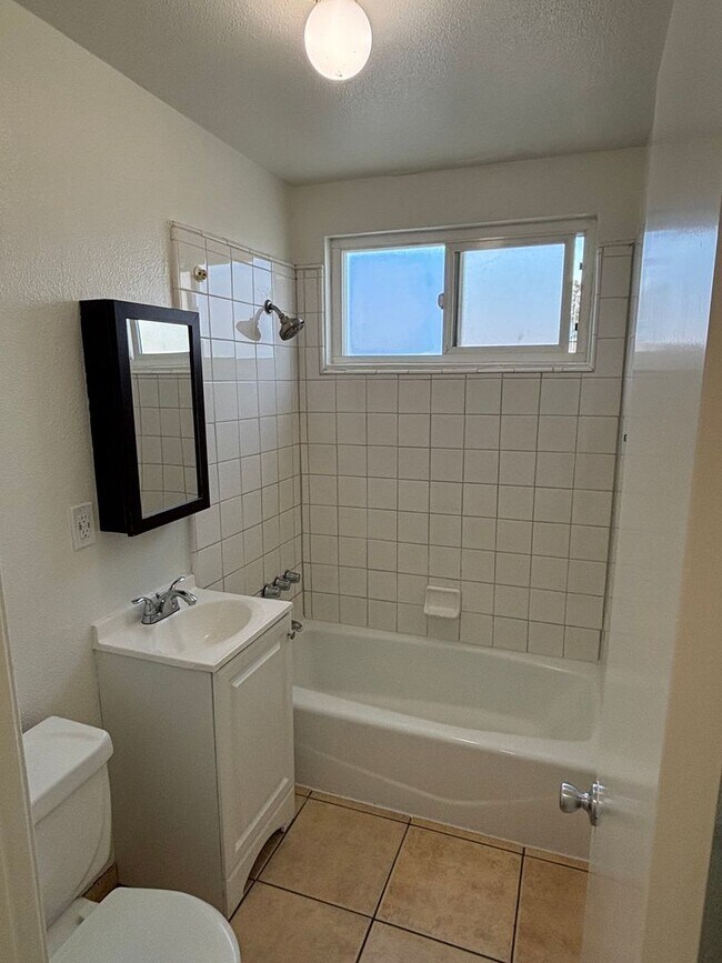 Building Photo - Spacious 4 Bed/2 Bath  Apartment for Rent in San Pedro