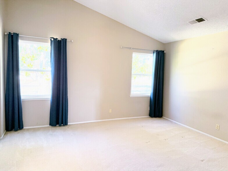 Building Photo - 1676 Lederer Cir