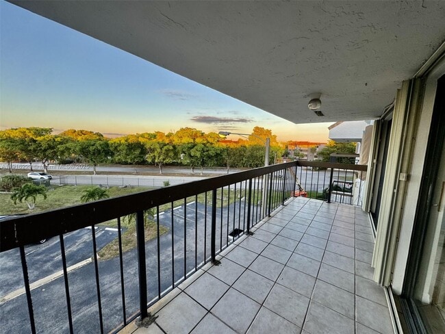 Building Photo - 1300 SW 122nd Ave