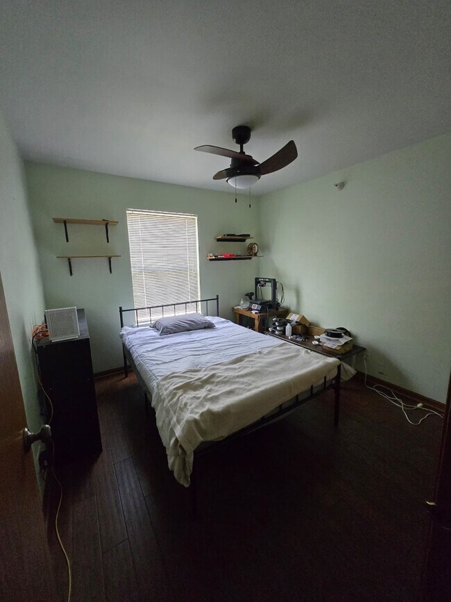 Building Photo - 2544 Dickens Dr