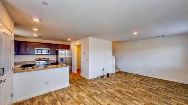 Building Photo - "Spacious 3-Bed Townhouse with Granite Tou...