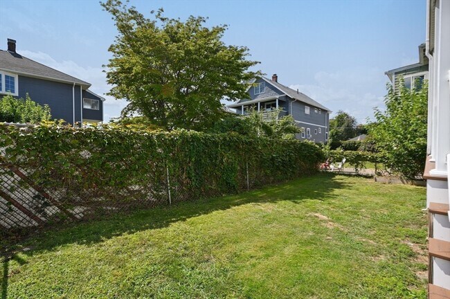 Building Photo - 76 Windsor Rd