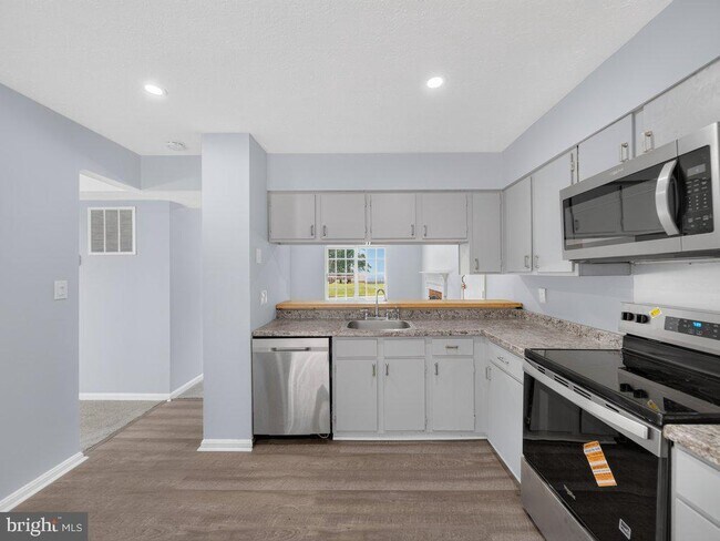 Building Photo - 801 High Plain Dr