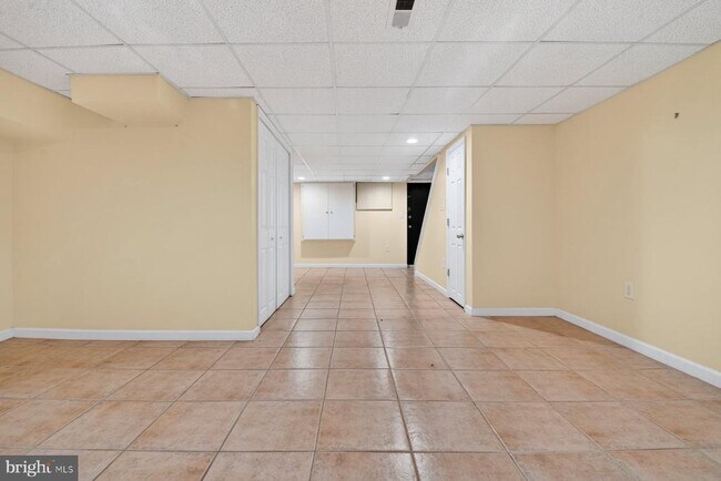 Building Photo - 643 47th St