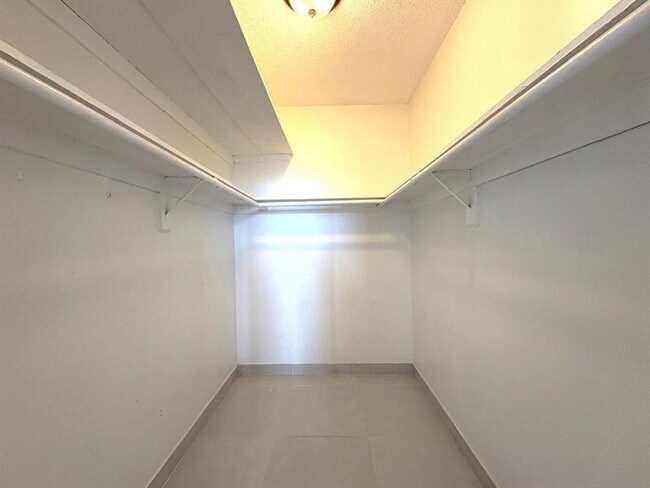 Building Photo - 1455 N Treasure Dr