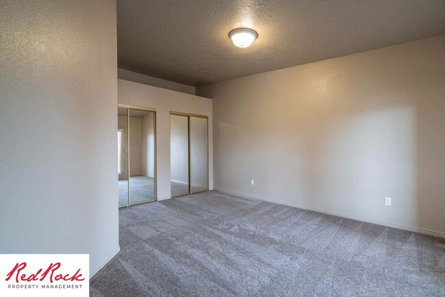 Building Photo - Dog Friendly! Great 2 Bedroom, 2 Bathroom ...