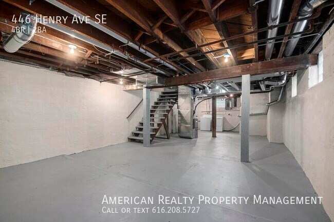 Building Photo - 446 Henry Ave SE